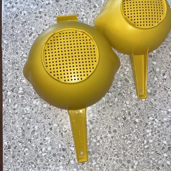 Vintage Tupperware Yellow Colanders Strainers Set 1 Qt #1200-9 and 2 Qt #1523-8 - Picture 7 of 12